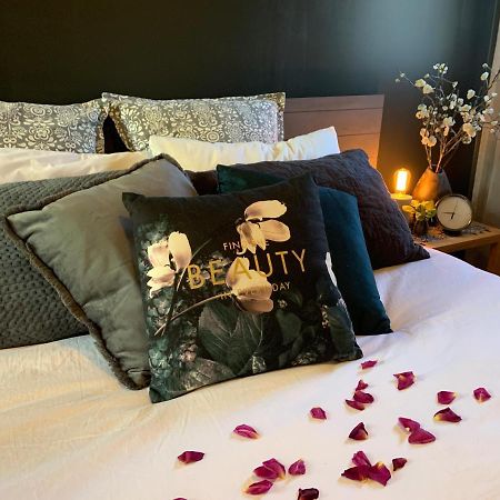 Couple'S Luxury Resort Spa Retreat Cowes Exterior photo