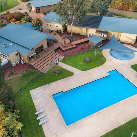 Couple'S Luxury Resort Spa Retreat Cowes Exterior photo