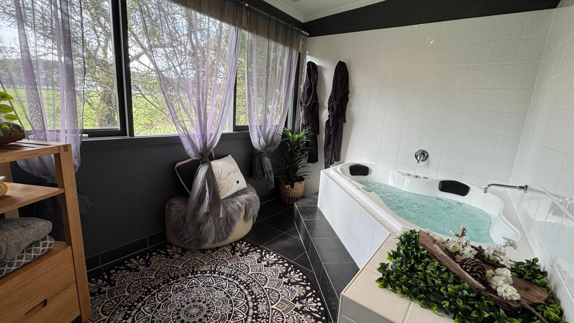 Couple'S Luxury Resort Spa Retreat Cowes Exterior photo