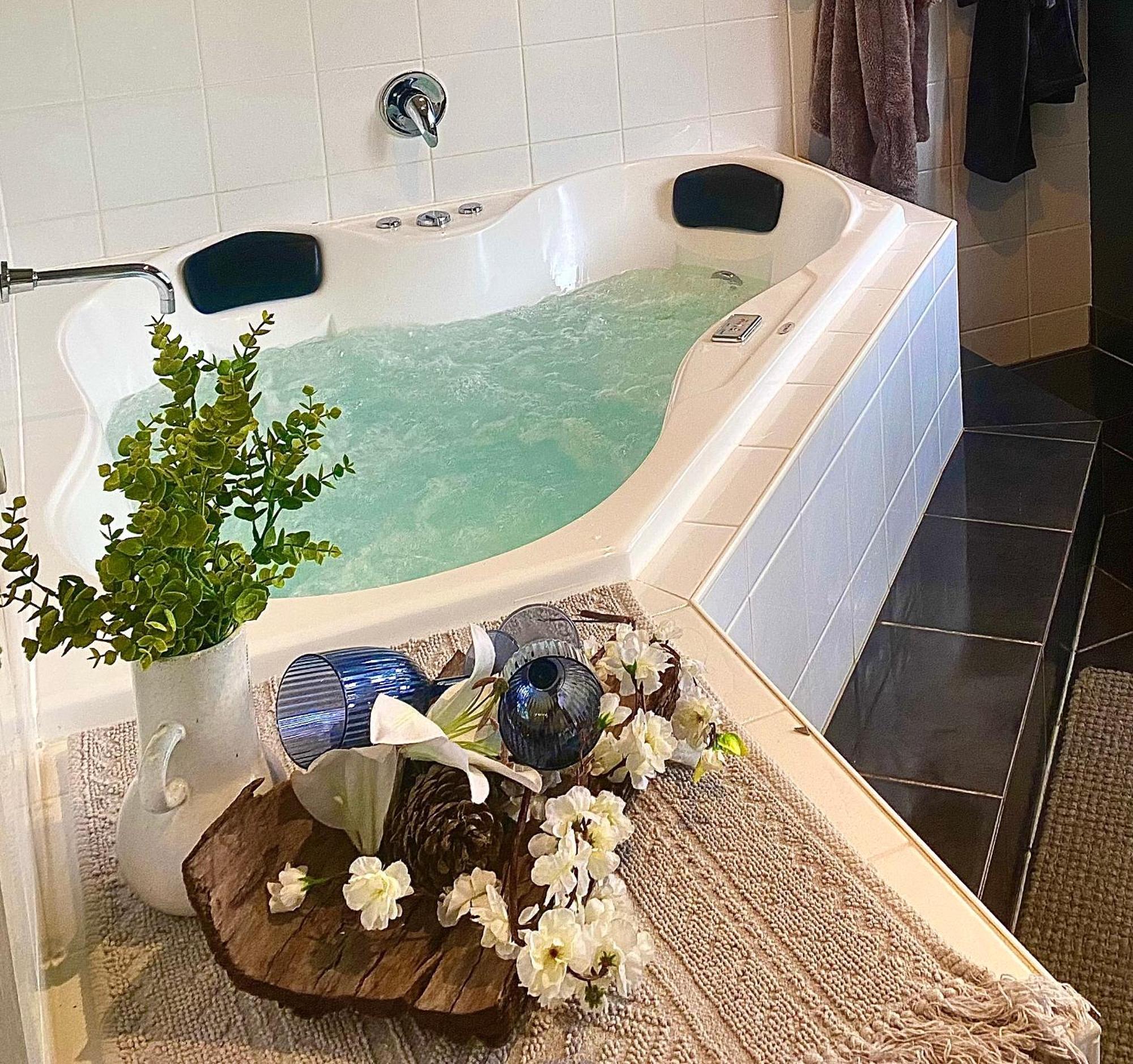 Couple'S Luxury Resort Spa Retreat Cowes Exterior photo